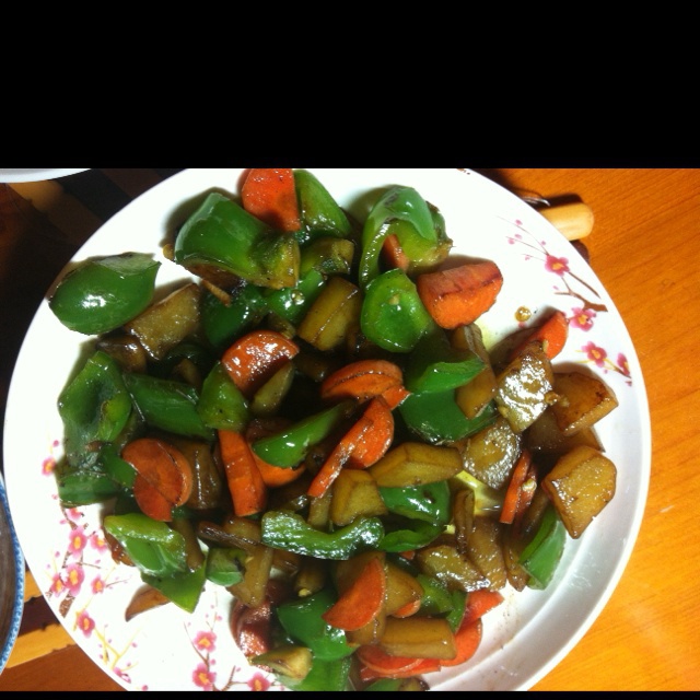 青椒炒土豆胡萝卜片