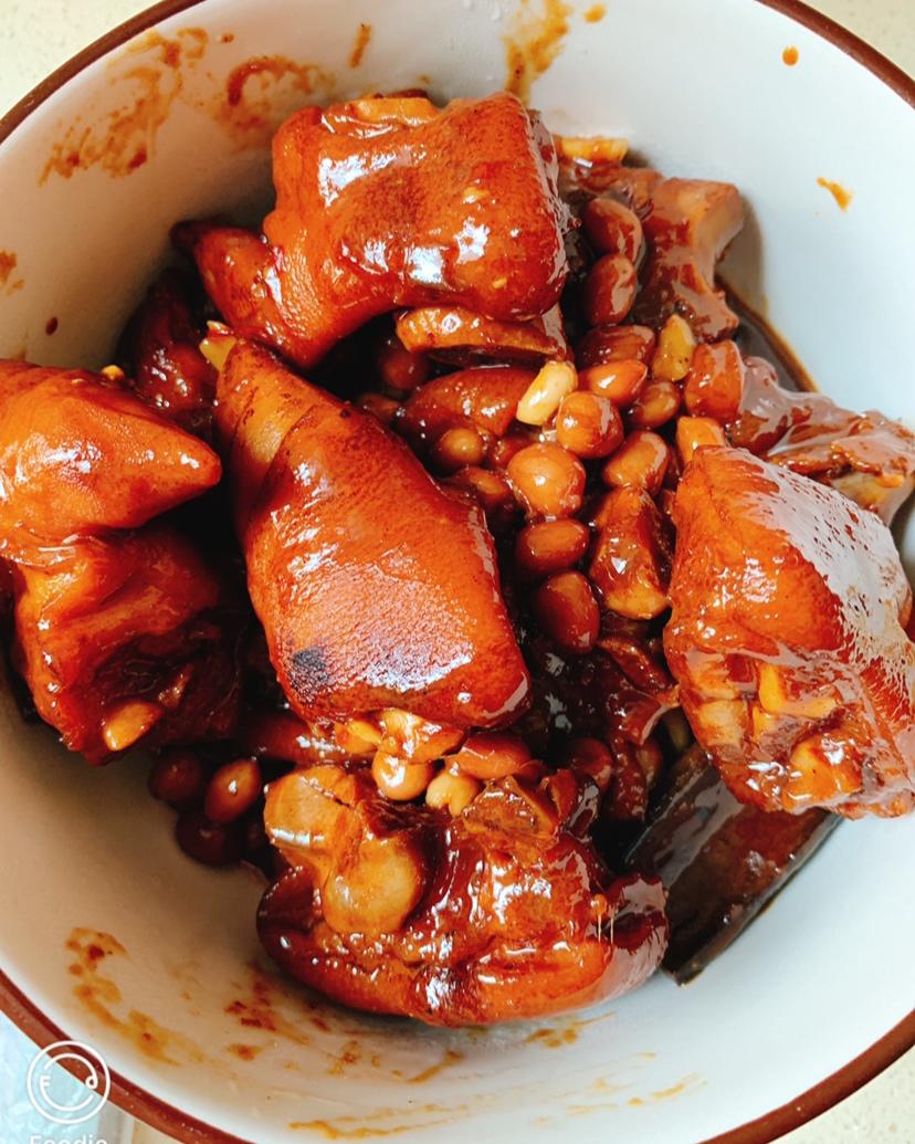 美味的家常菜：红烧猪蹄