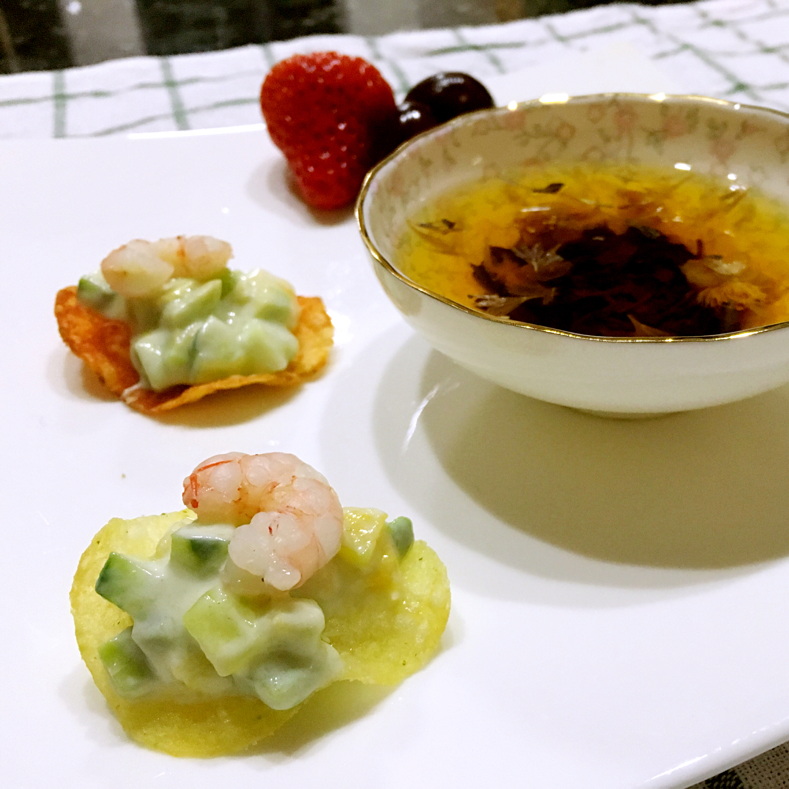 薯片牛油果大虾沙拉