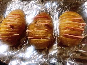 新手入门：烤芝士培根手风琴土豆的做法 步骤3