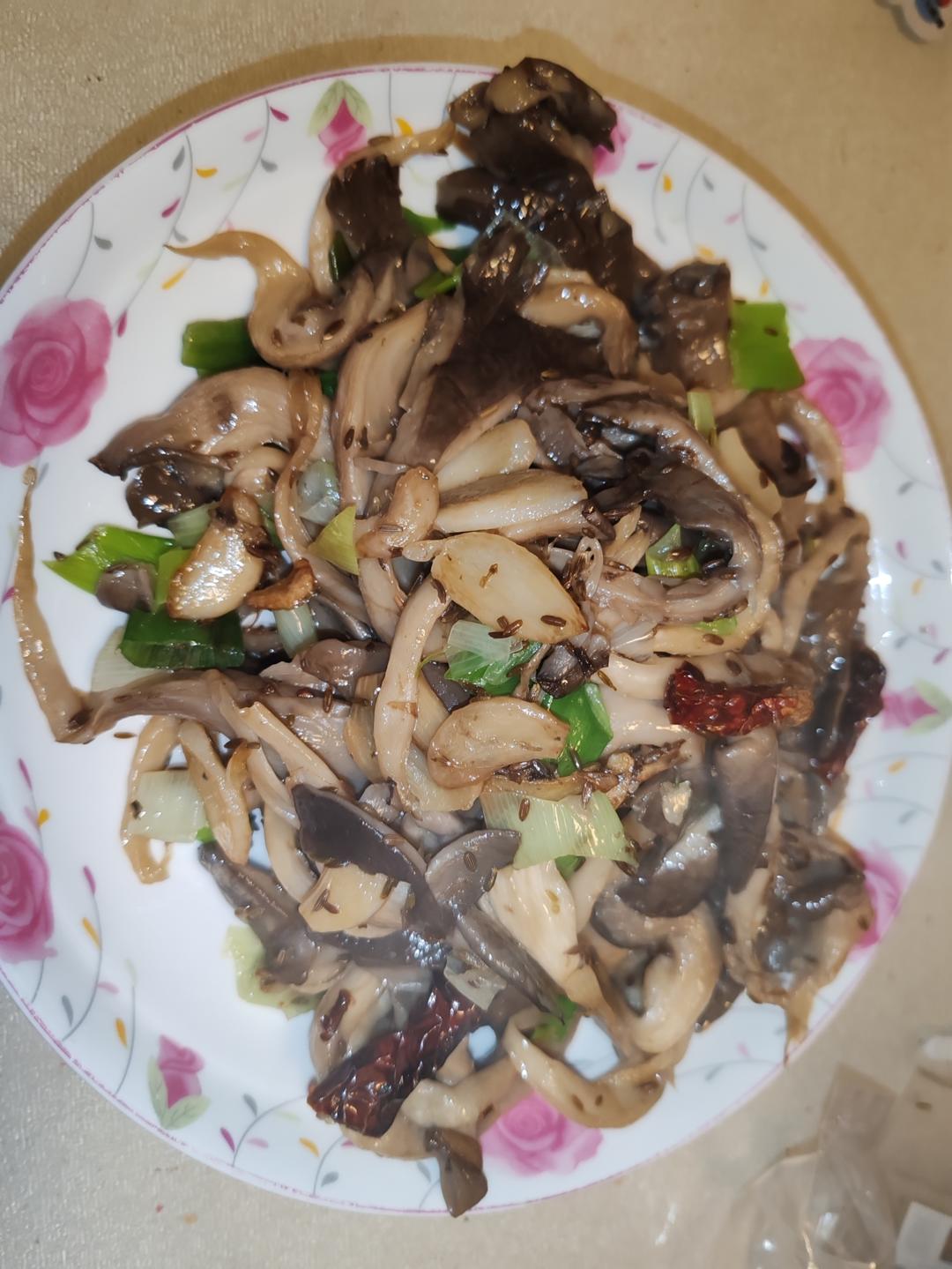 香辣过瘾！比烧烤还好吃的孜然蘑菇