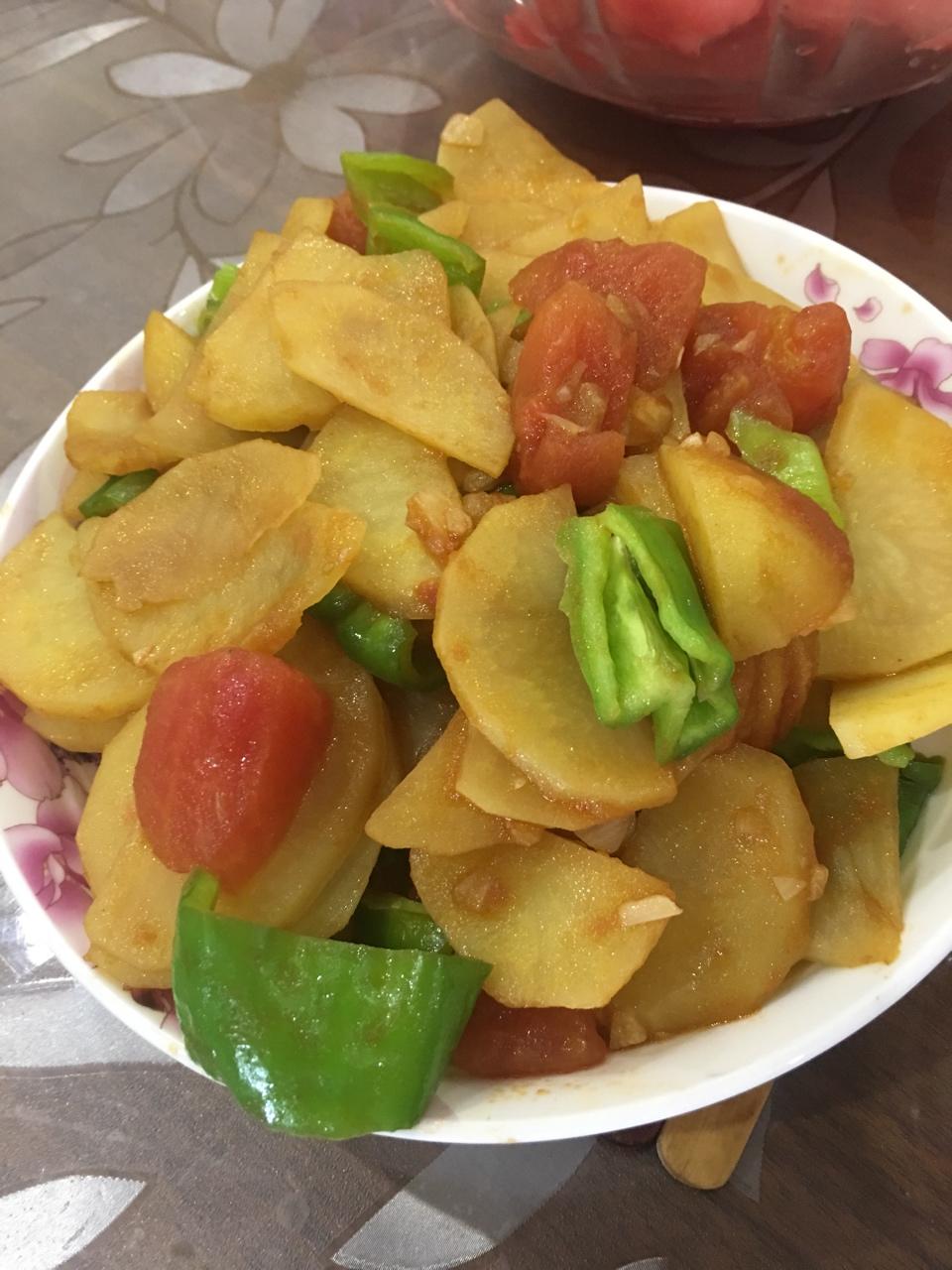 青椒番茄土豆片