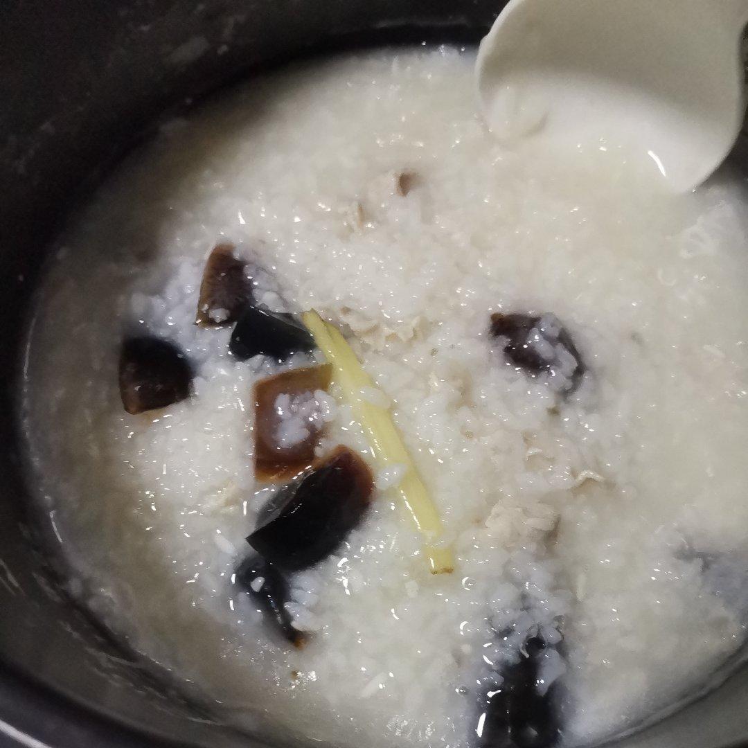 堂妈小厨——超好喝的皮蛋瘦肉粥