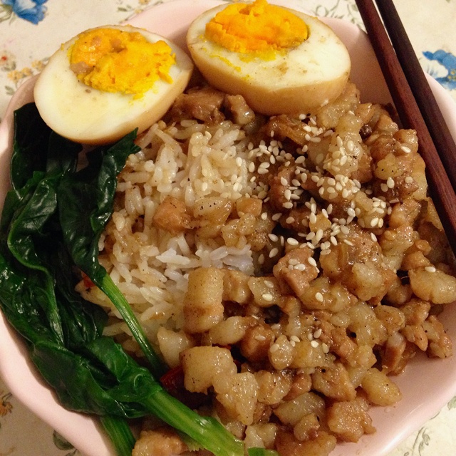 生先多不差做的台式卤肉饭