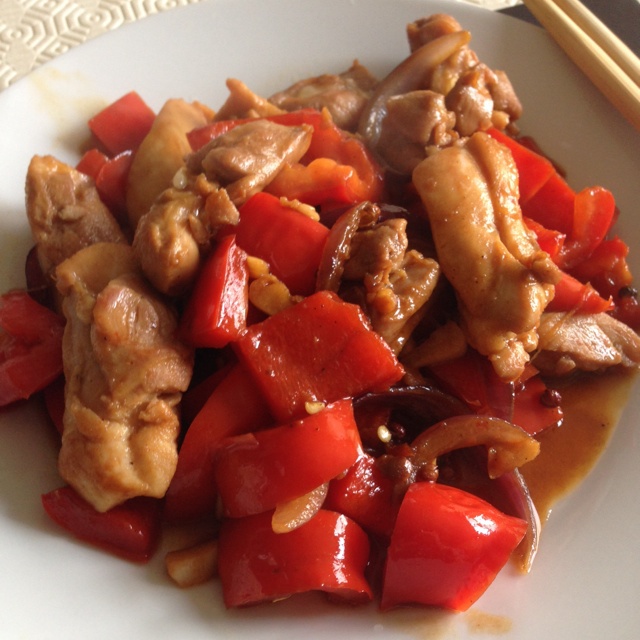 青椒辣酱炒鸡腿肉