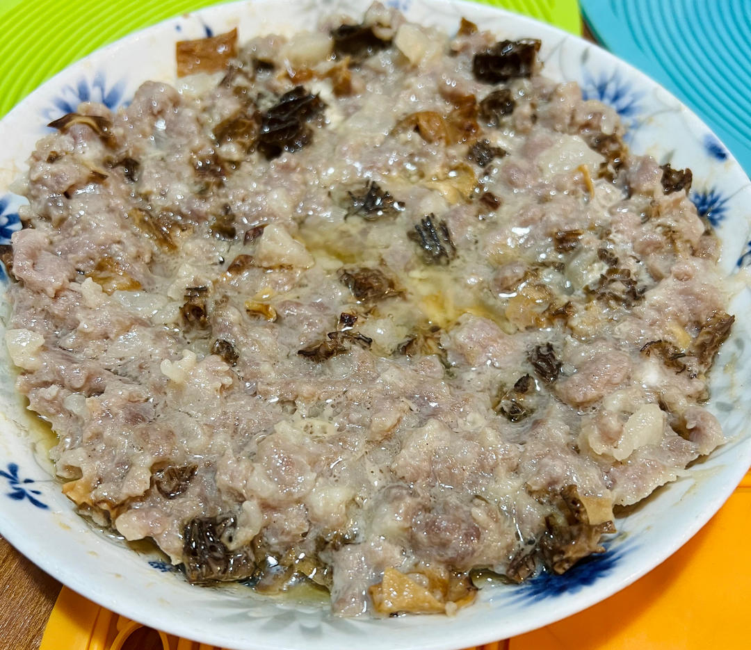 顺德咸牛乳食谱-牛乳片羊肚菌剁肉饼