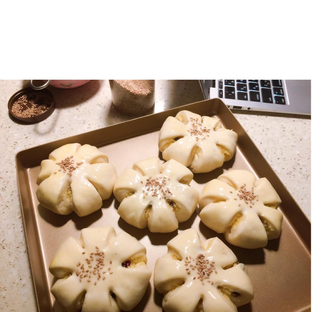 花朵豆沙面包