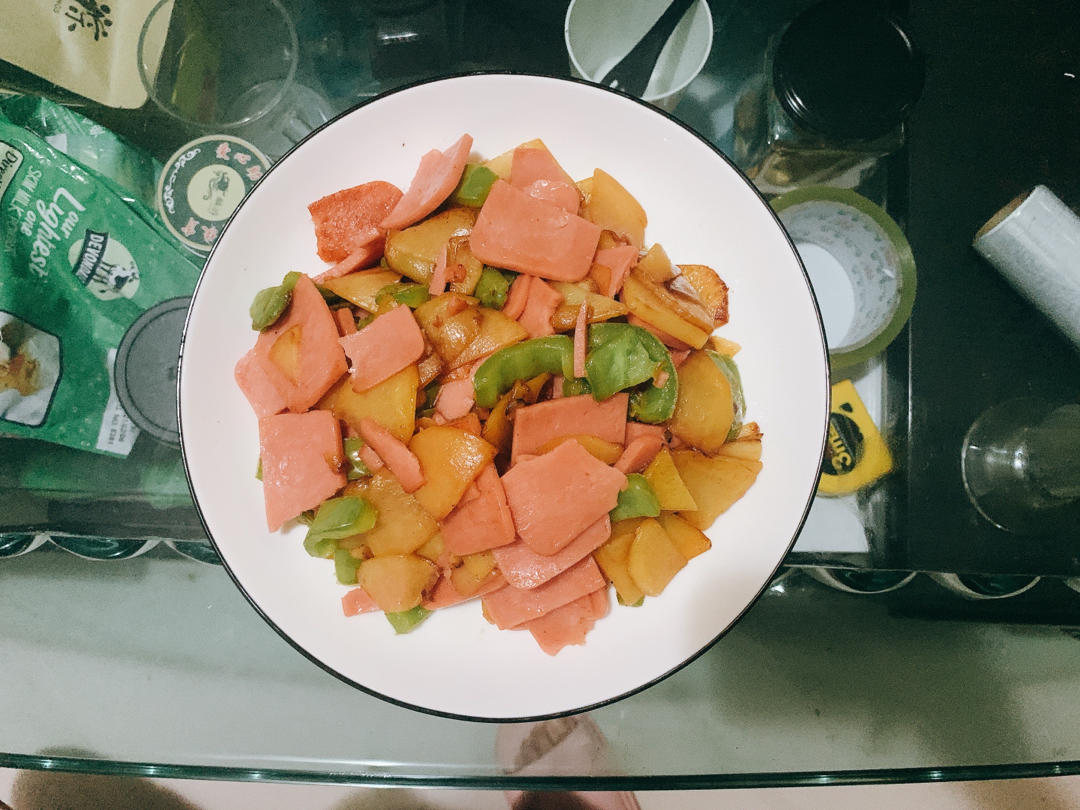 经典下饭神器———青椒火腿炒土豆片