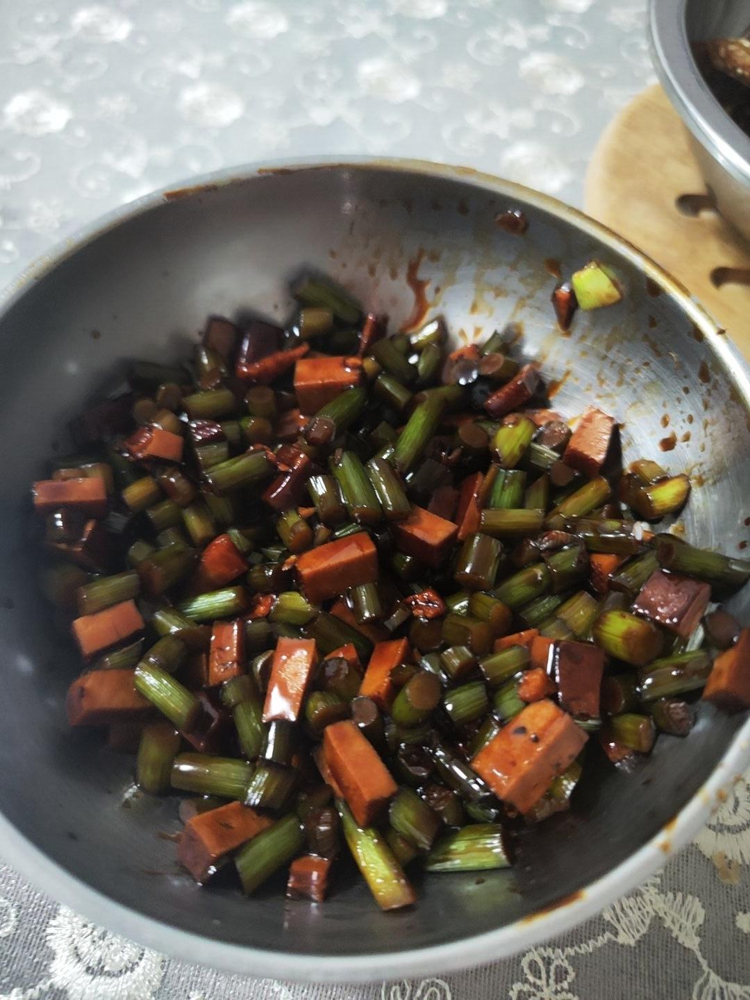 蒜苔炒肉末，三碗米饭都不够吃