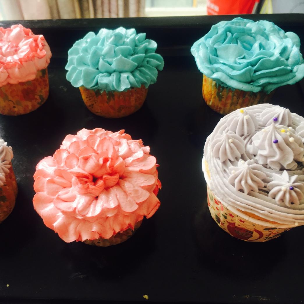 蜜瓜的笑做的鲜奶油戚风杯子蛋糕(纸杯蛋糕)