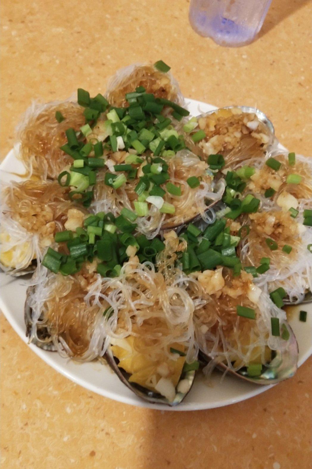 蒜蓉粉丝蒸鲍鱼