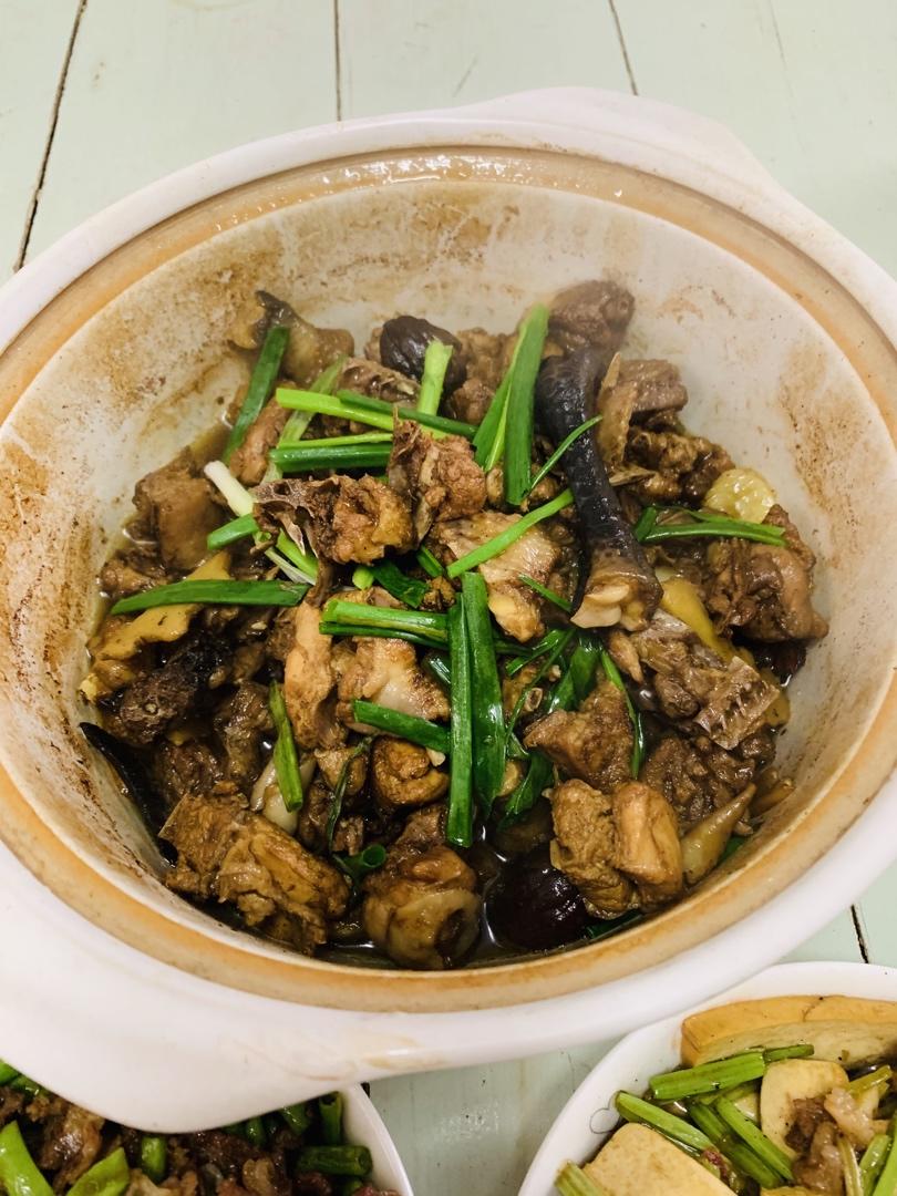 砂锅鸡煲