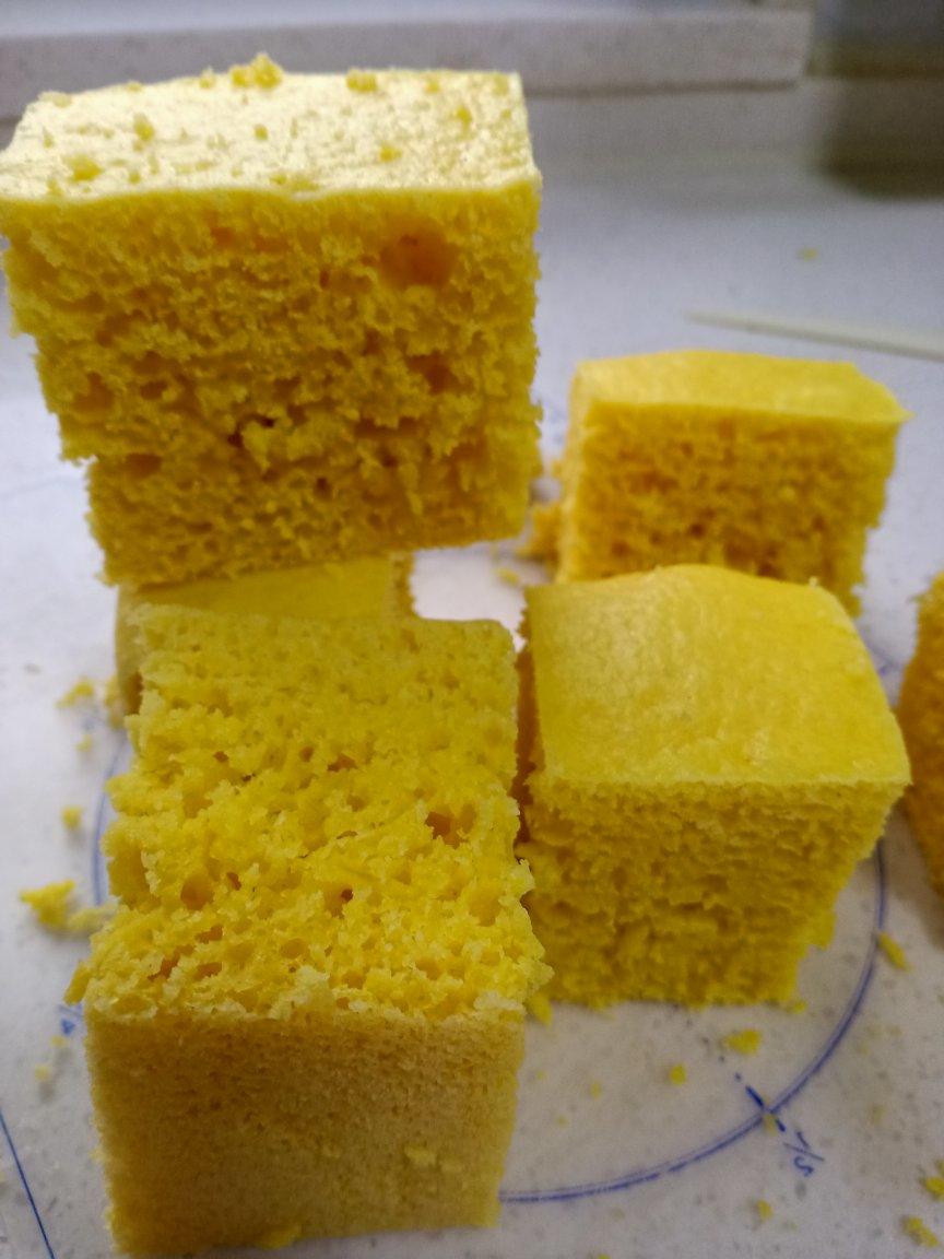 烘培上瘾者做的玉米面发糕