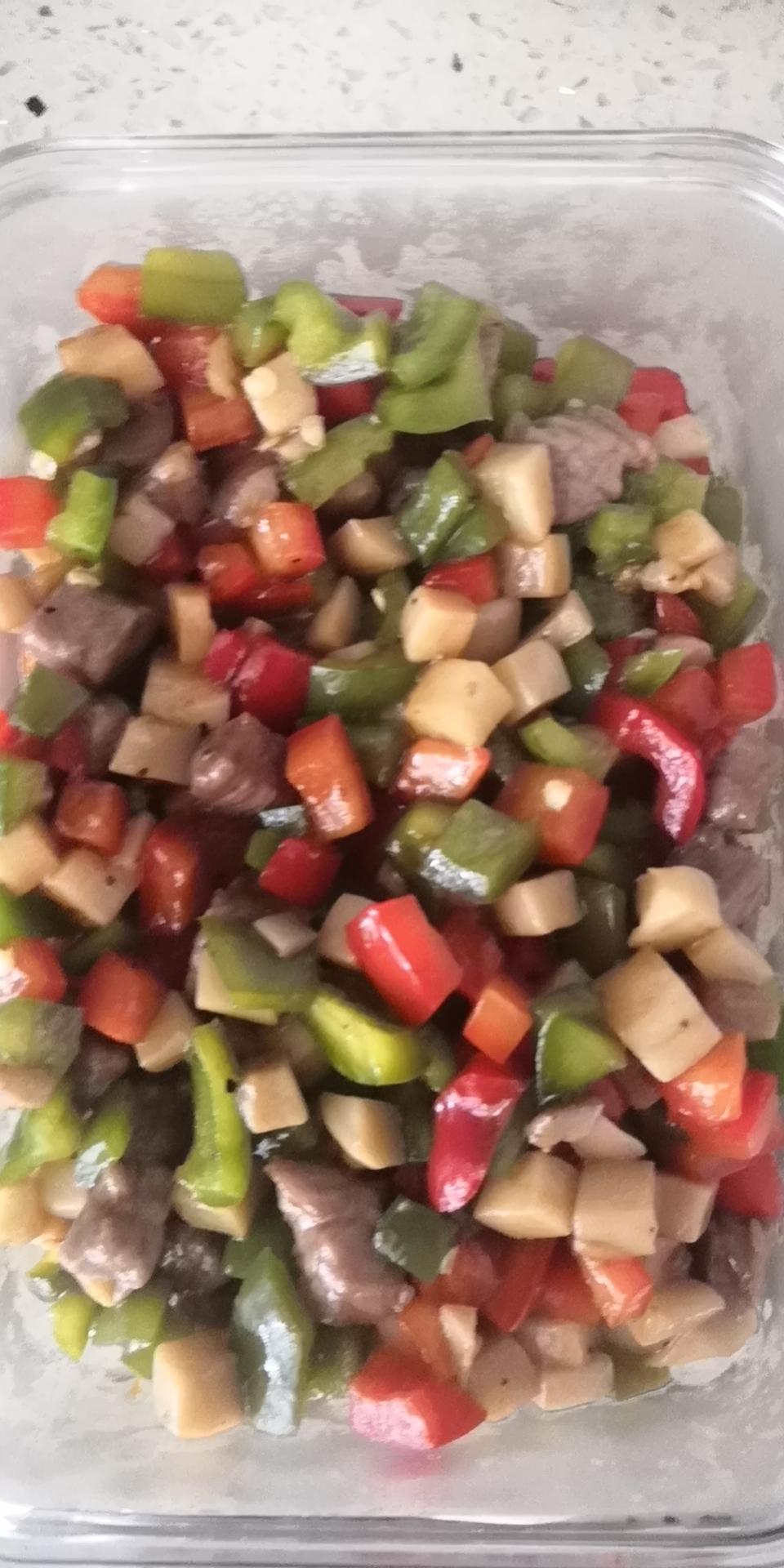 青红椒杏鲍菇炒牛排粒