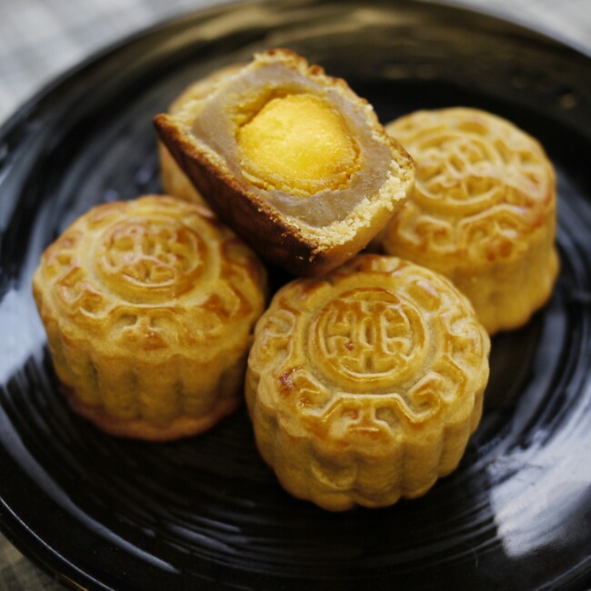 广式月饼——蛋黄莲蓉月饼
