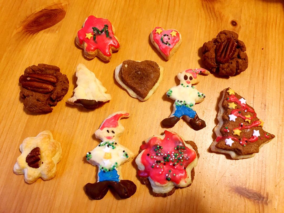 和女儿们一起烧菜