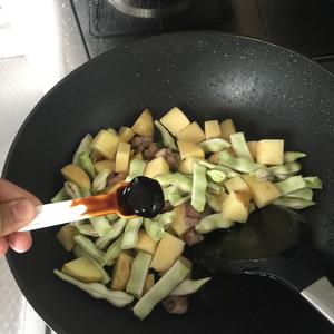 土豆扁豆顿排骨的做法 步骤9