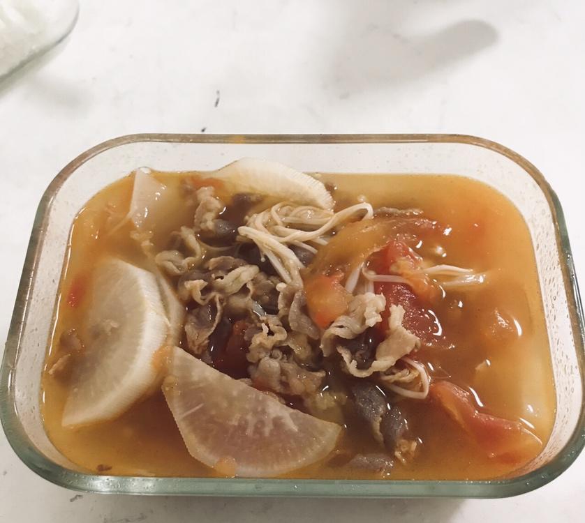 金针菇肥牛番茄锅