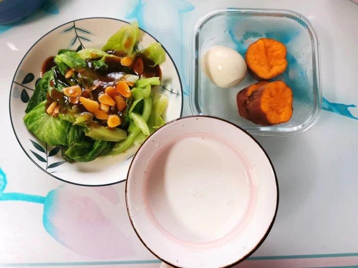 全麦面包+煮鸡蛋+脱脂牛奶