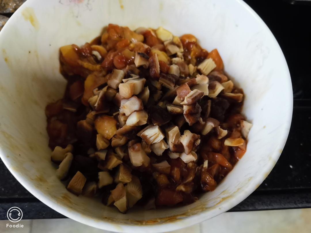 香菇鸡肉包的做法 步骤3