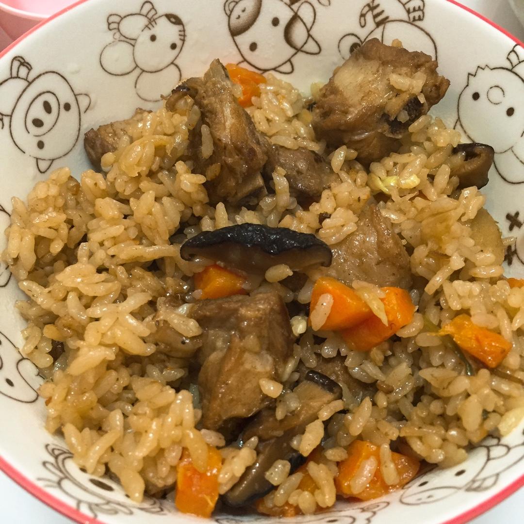 喷香排骨焖饭（爆好吃）