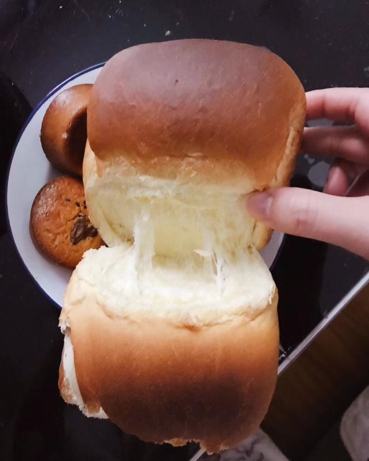 用烤箱自己做面包--手工牛奶吐司面包