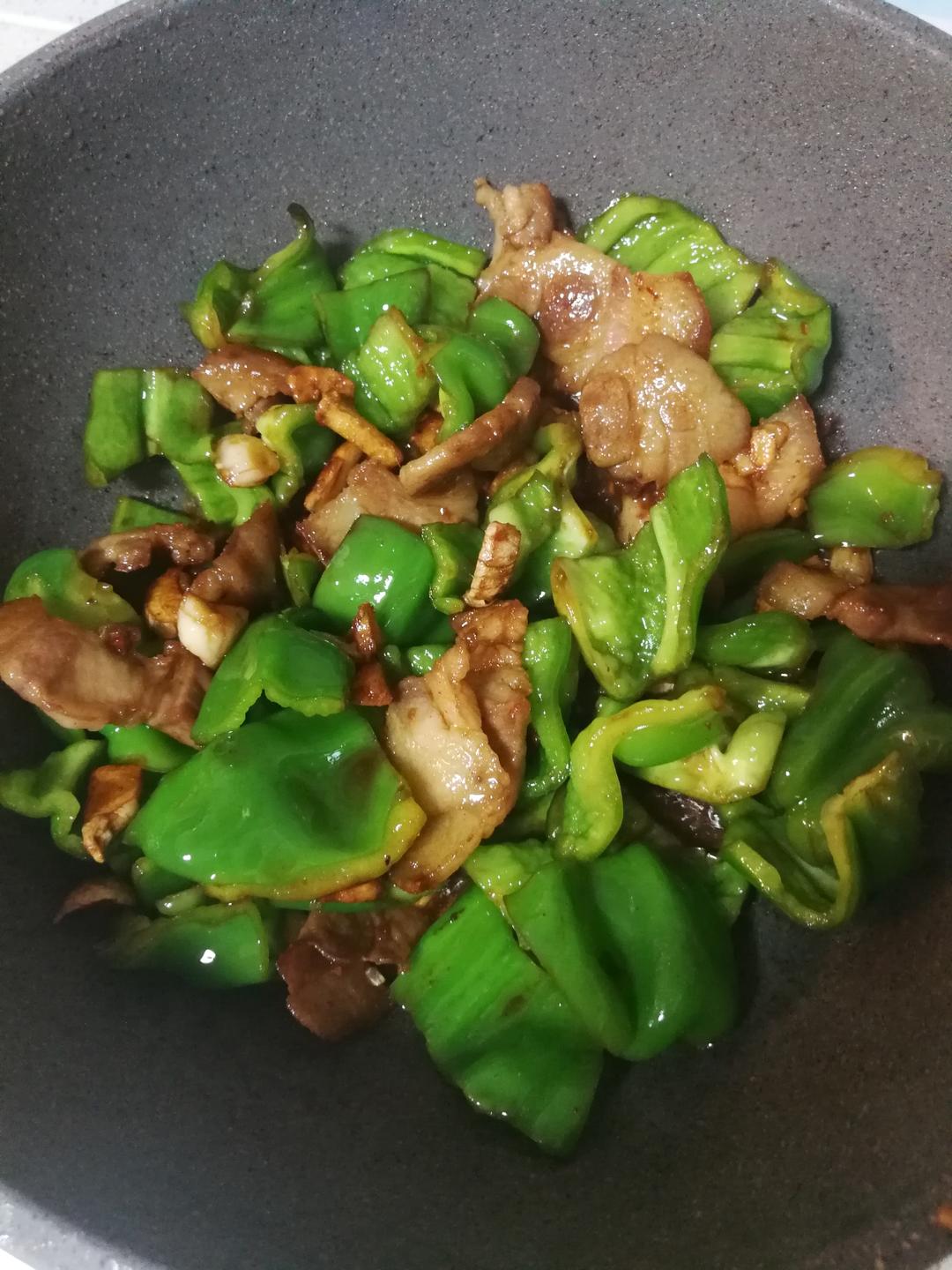 大辣椒炒肉的做法