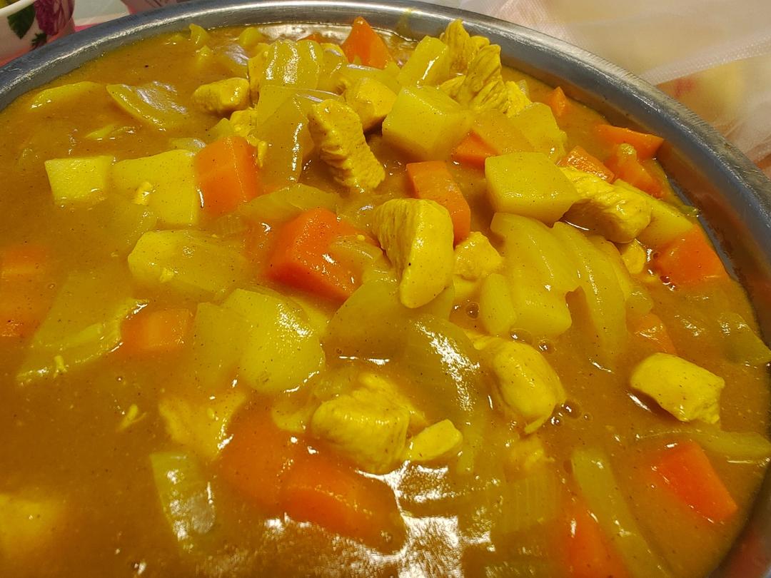 百梦多（好侍）咖喱鸡丁（洋葱胡萝卜土豆炒鸡胸）