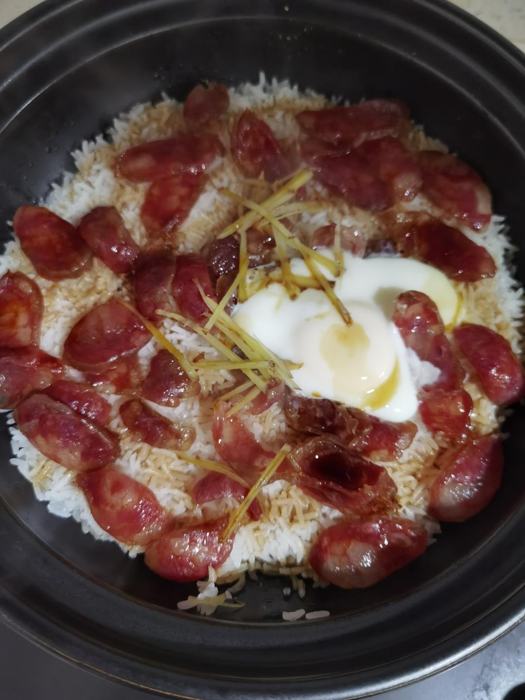 保姆级的「腊味煲仔饭2.0」加强版来了，地道老广味～