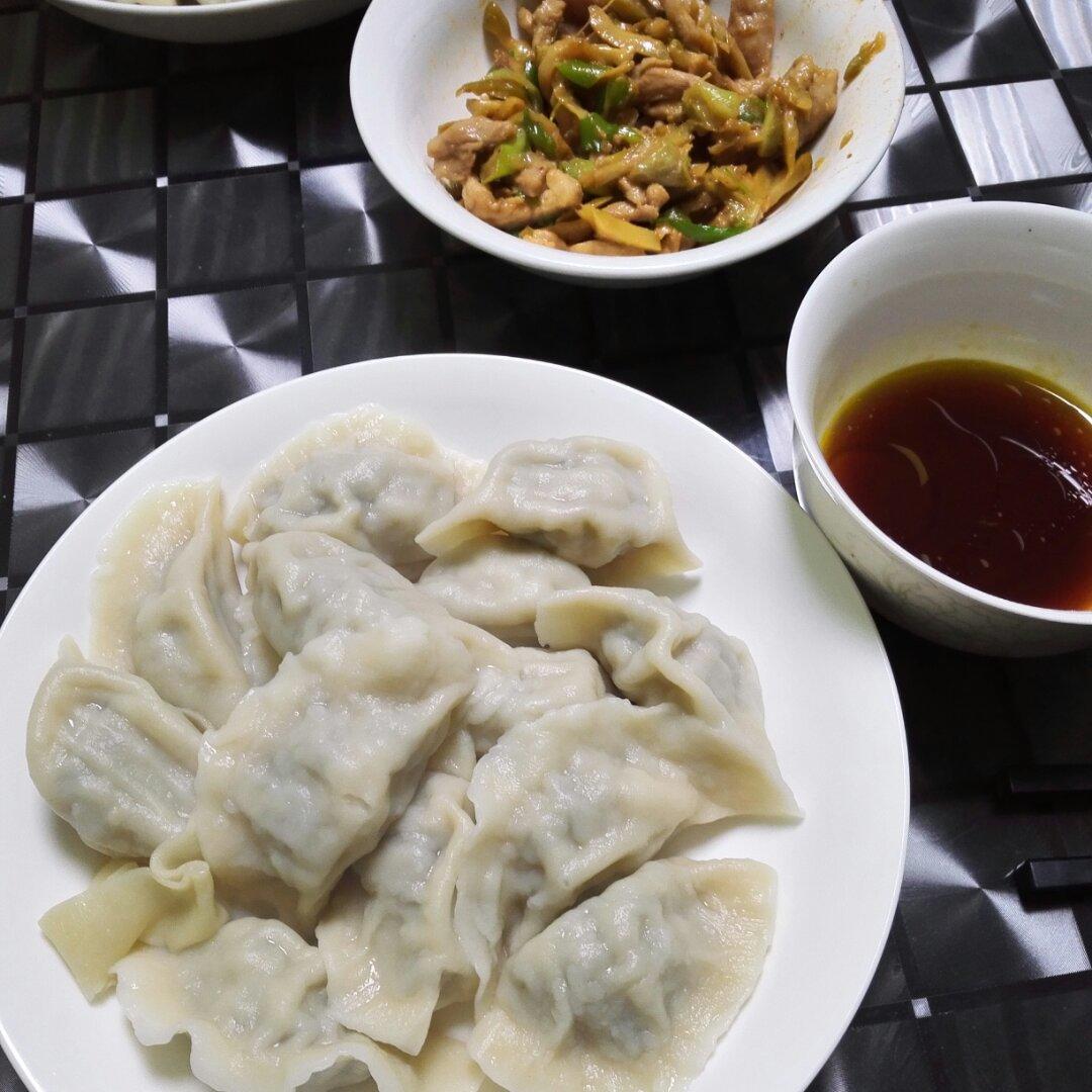 芹菜木耳鲜肉水饺