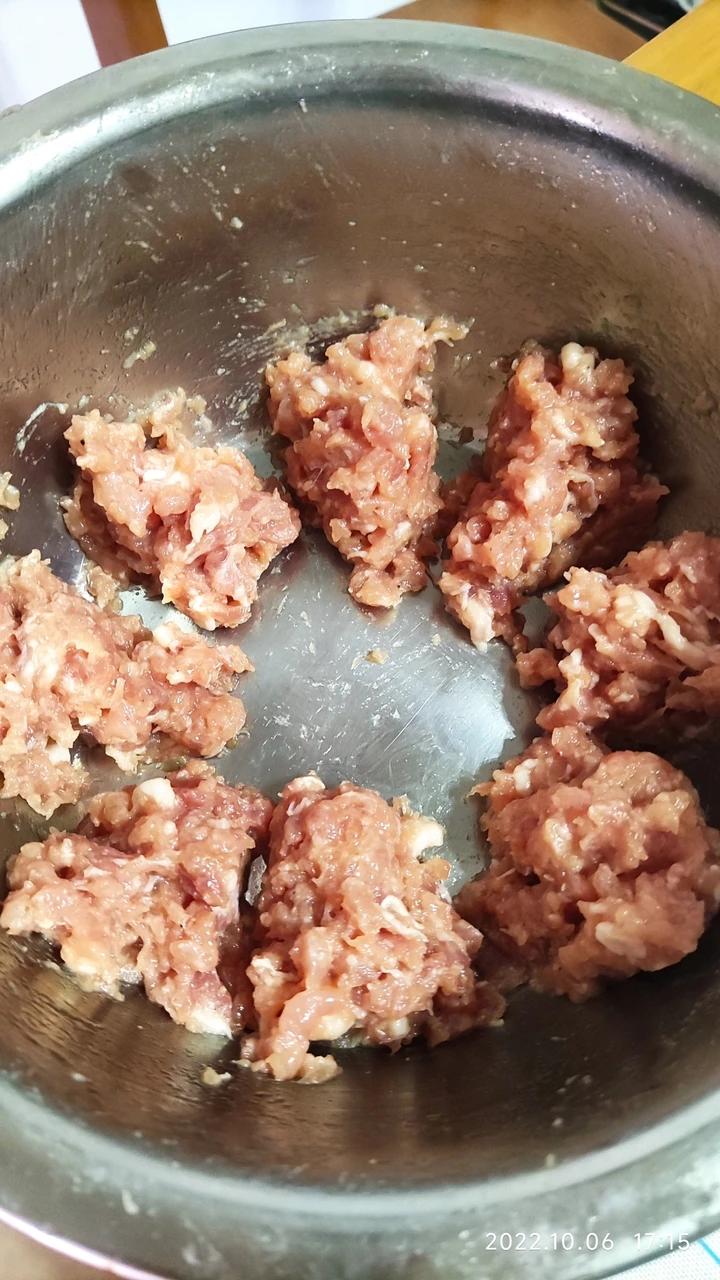 松软多汁的肉包子