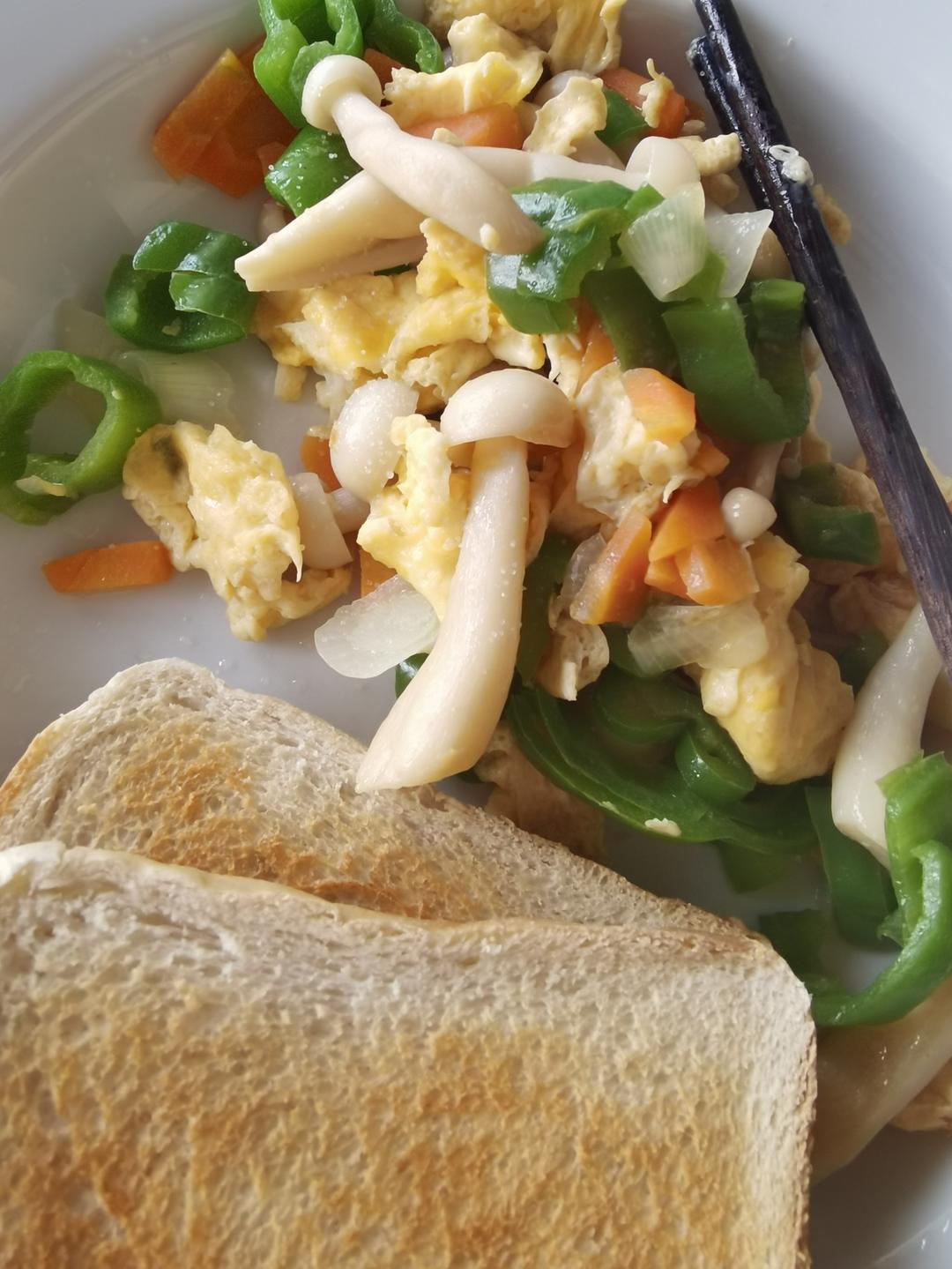 白玉菇炒鸡蛋