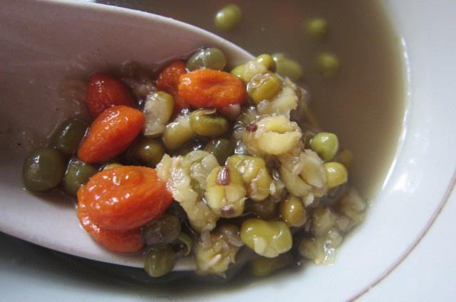 西洋参绿豆枸杞粥的做法