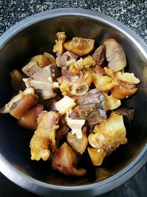 腊肉猪脚豆腐绿豆汤的做法 步骤1