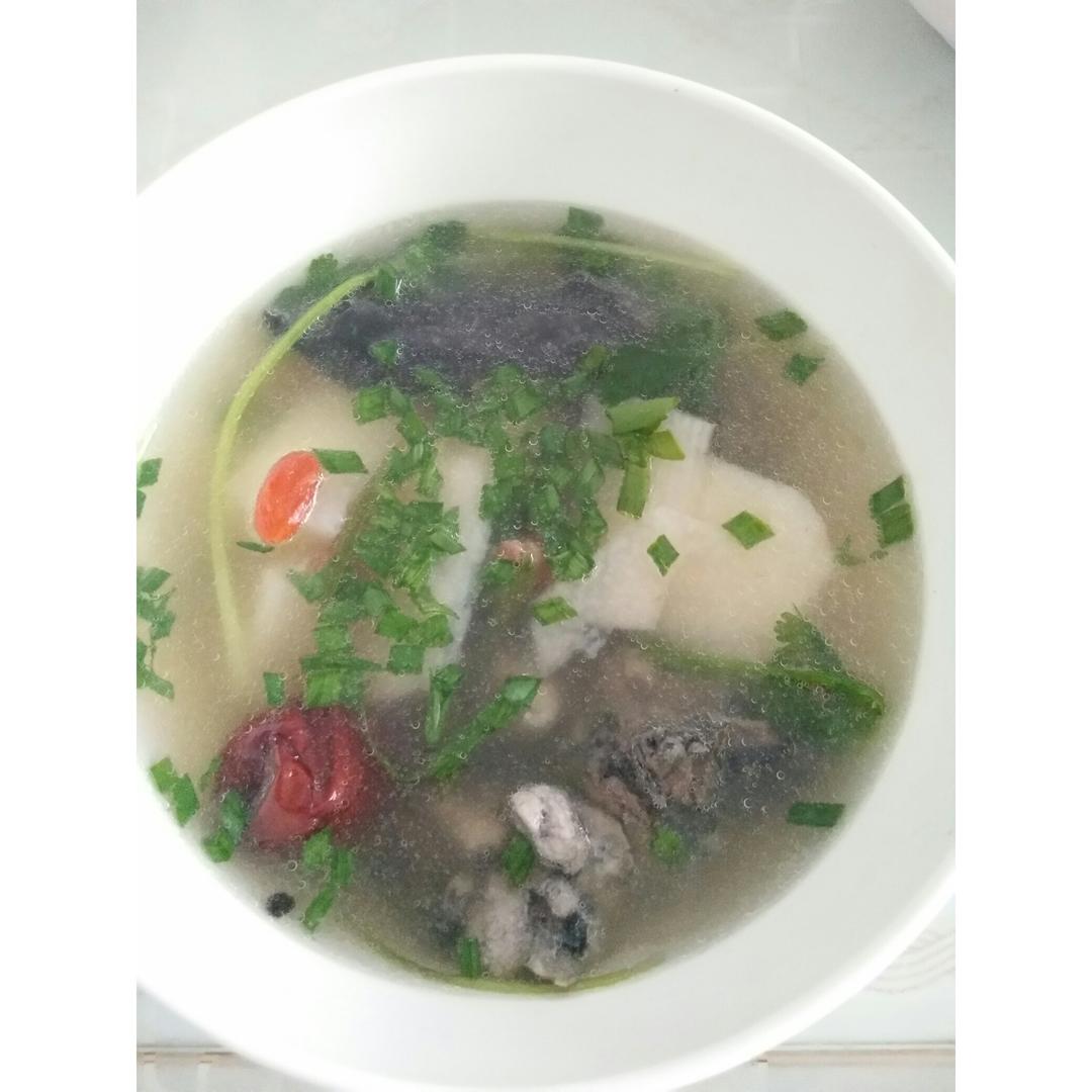 香菇山药炖乌鸡