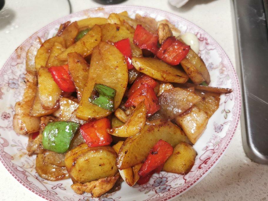 五花肉干煎土豆