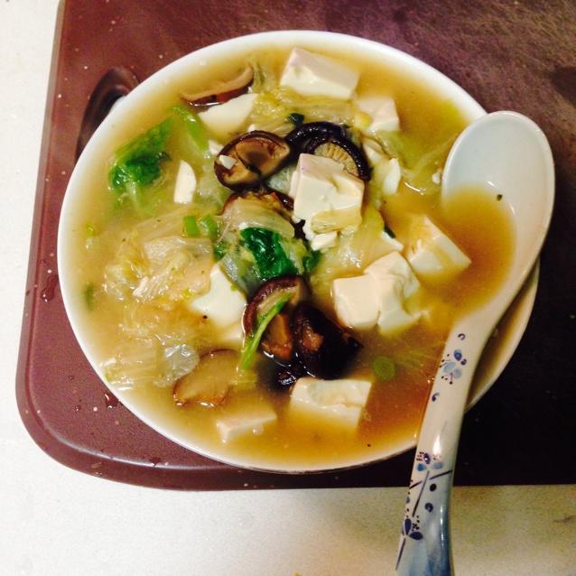 白菜豆腐香菇汤