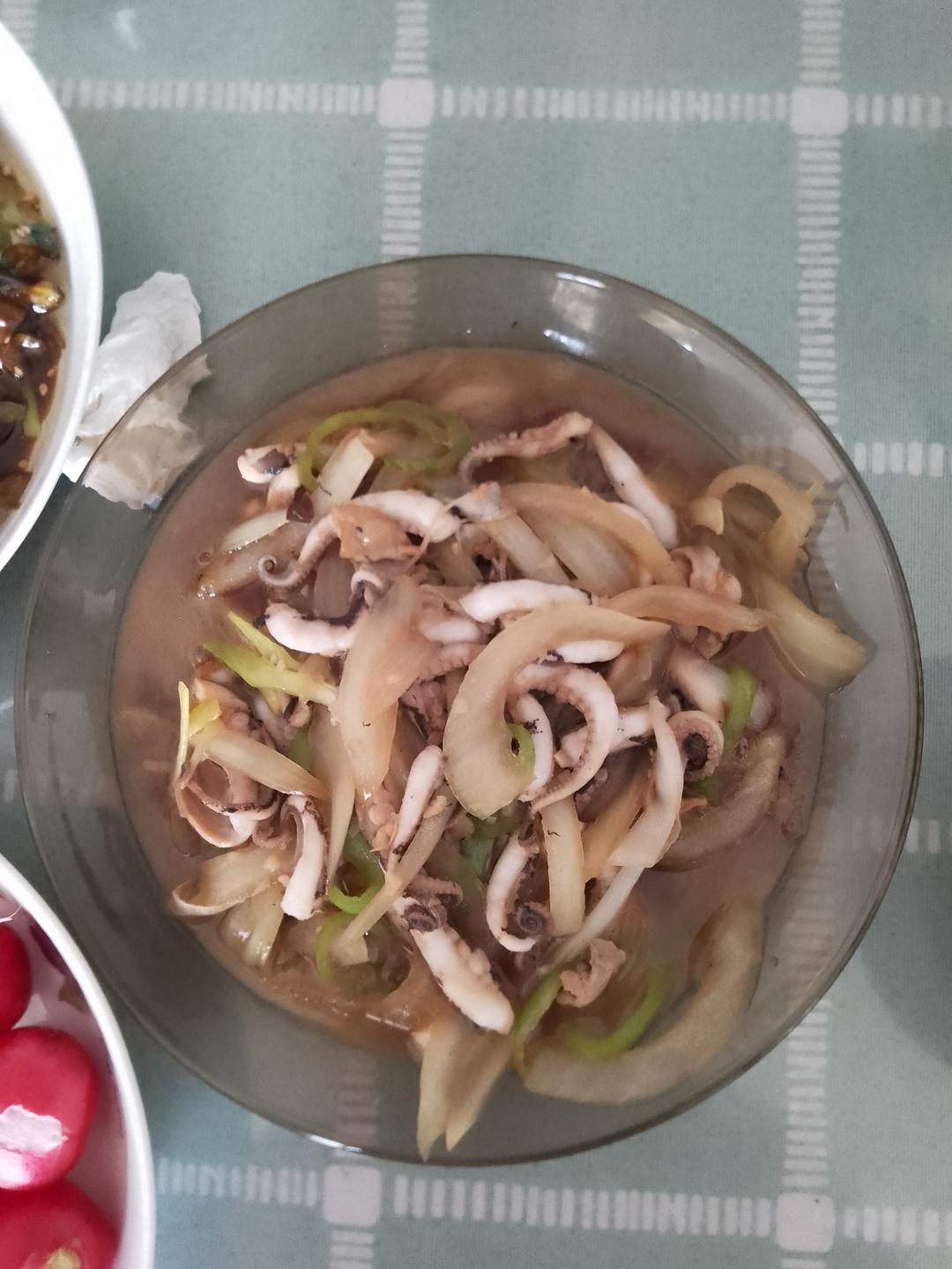 两步搞定脆嫰鲜美的葱爆八爪鱼