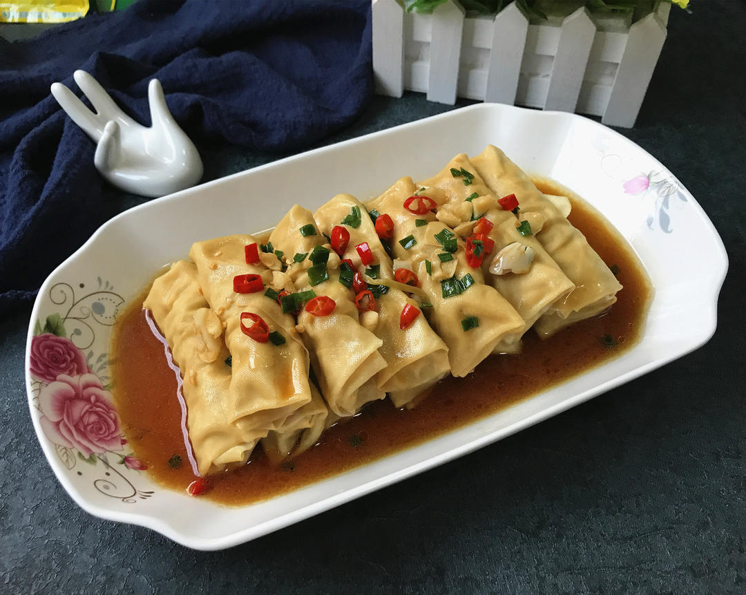 #端午家宴时光#千张猪肉卷的做法