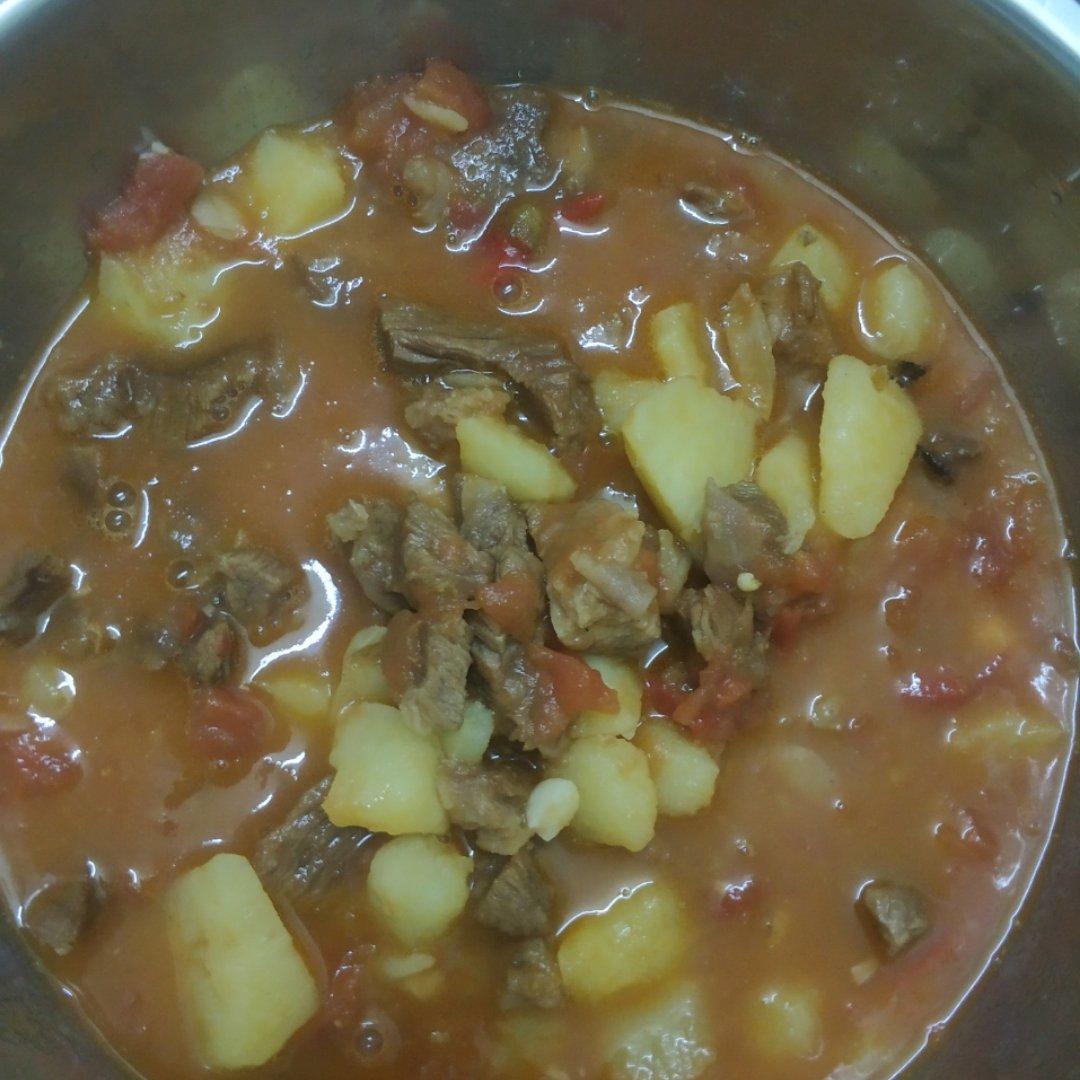 番茄土豆炖牛腩