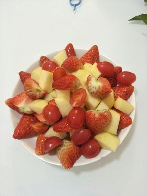 草莓苹果沙拉的做法 步骤1
