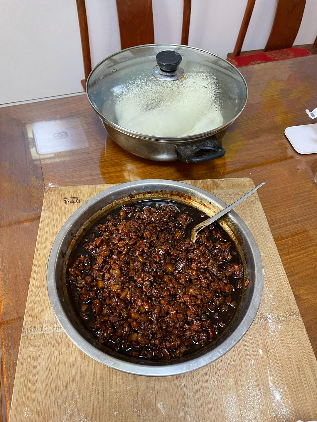 一口吃到很多肉的酱肉包