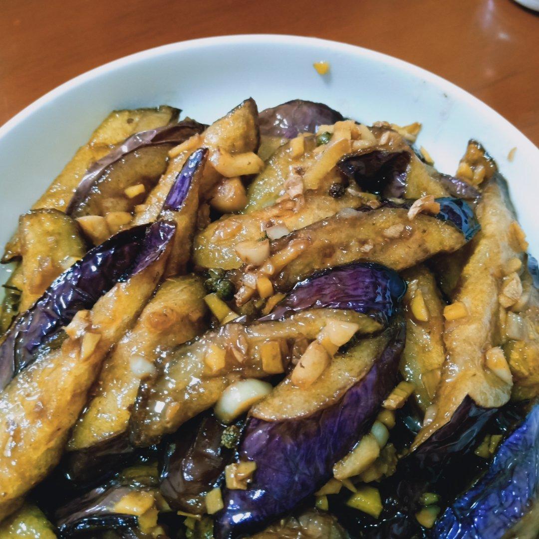 厨师长教你：“风味茄子”的家常做法，外酥里嫩味道很赞，收藏了