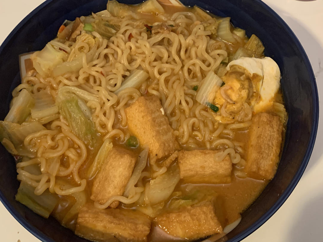 婉然若凝做的深夜食堂-热气腾腾的煮泡面