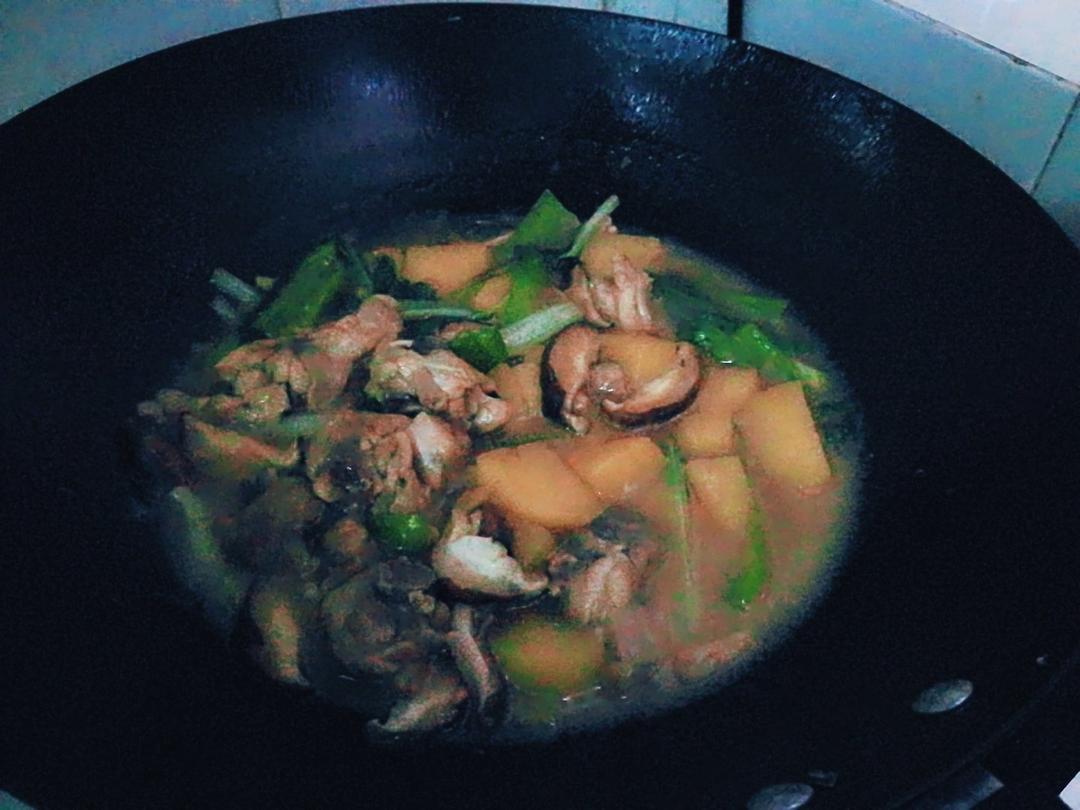 土豆炖鸡块
