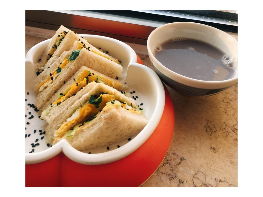 Baby鸡蛋三明治的做法