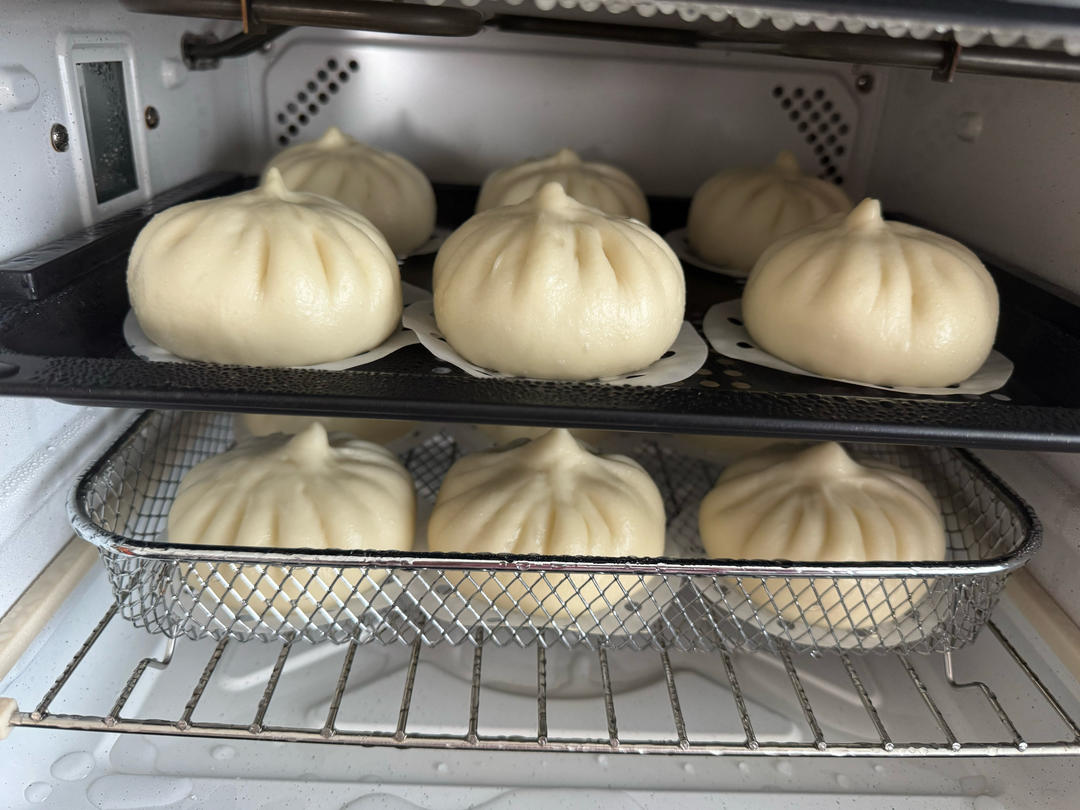 碧绿的香菇菜包子