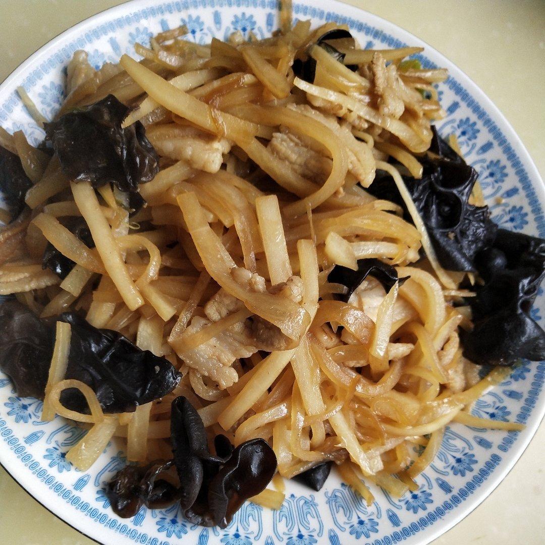 白萝卜丝炒肉