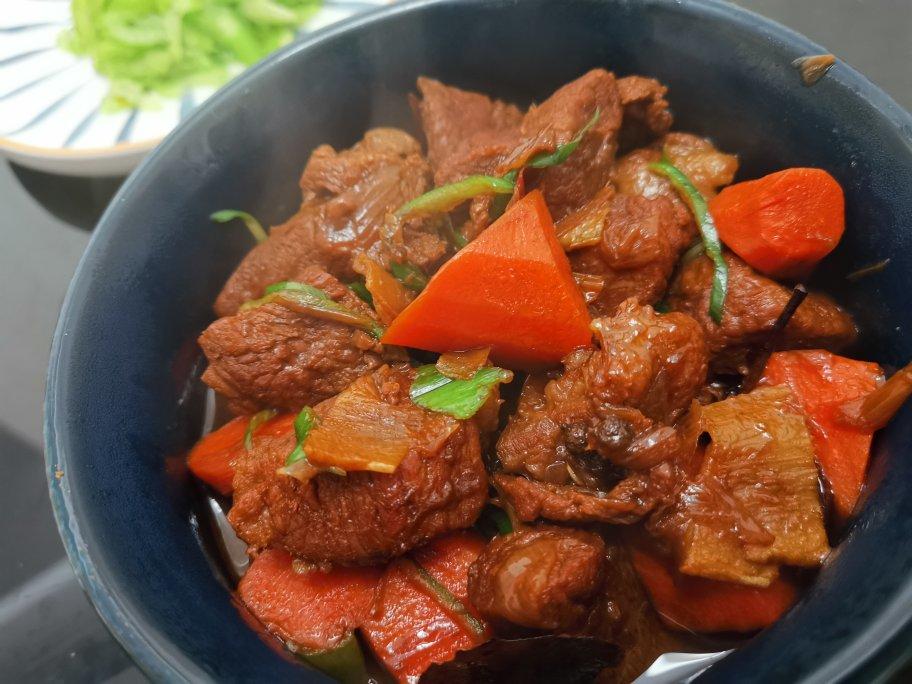 胡萝卜焖羊肉