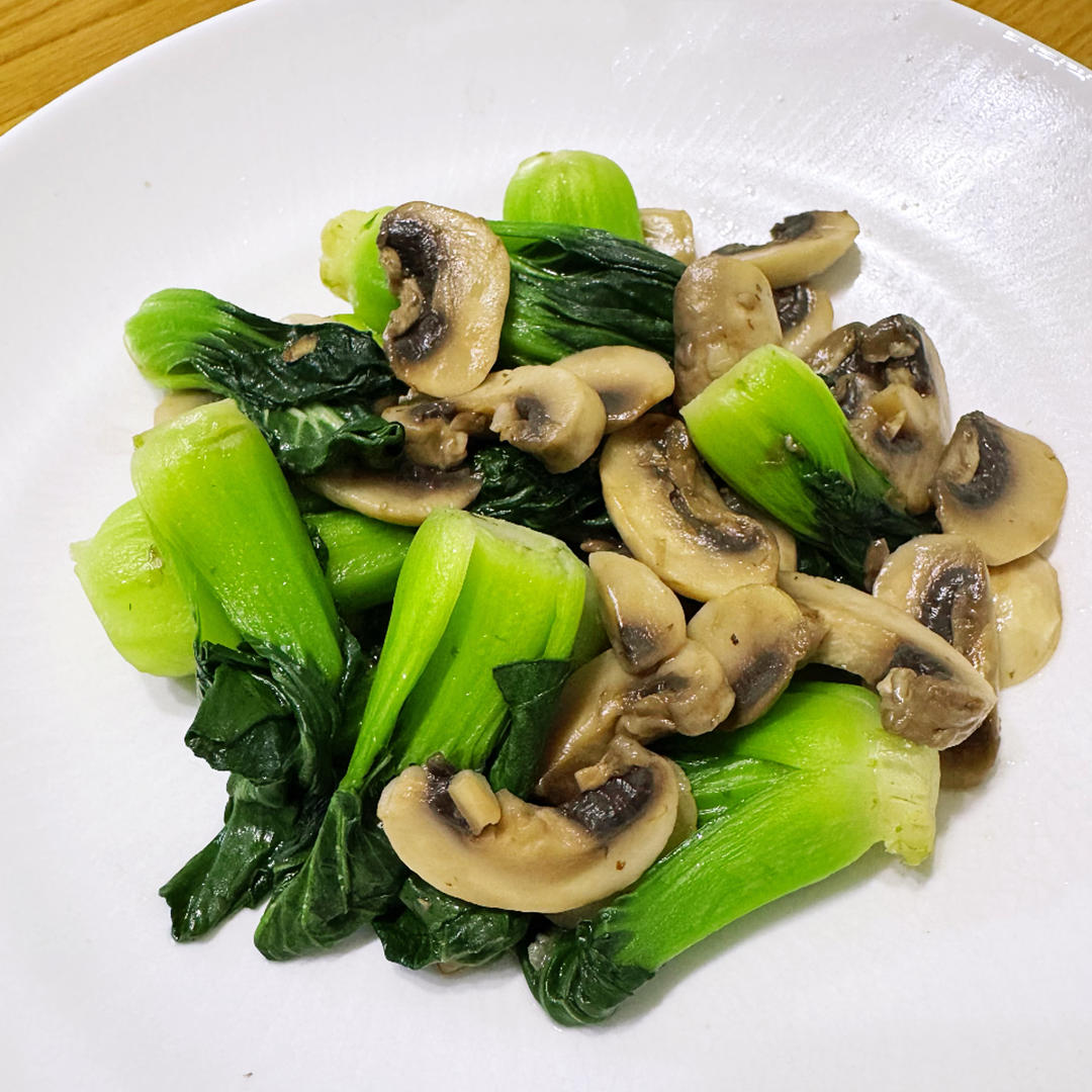 鲜美的口蘑炒青菜